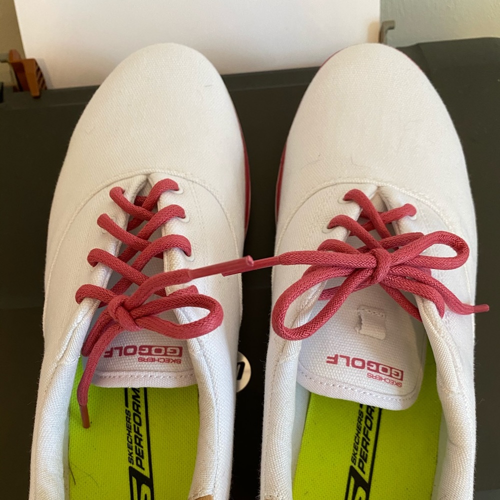 Ladies golf shoes